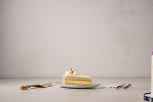 
            
                Cargar imagen en el visor de la galería, Sarahlú&amp;#39;s Vanilla Cake (GF)
            
        
